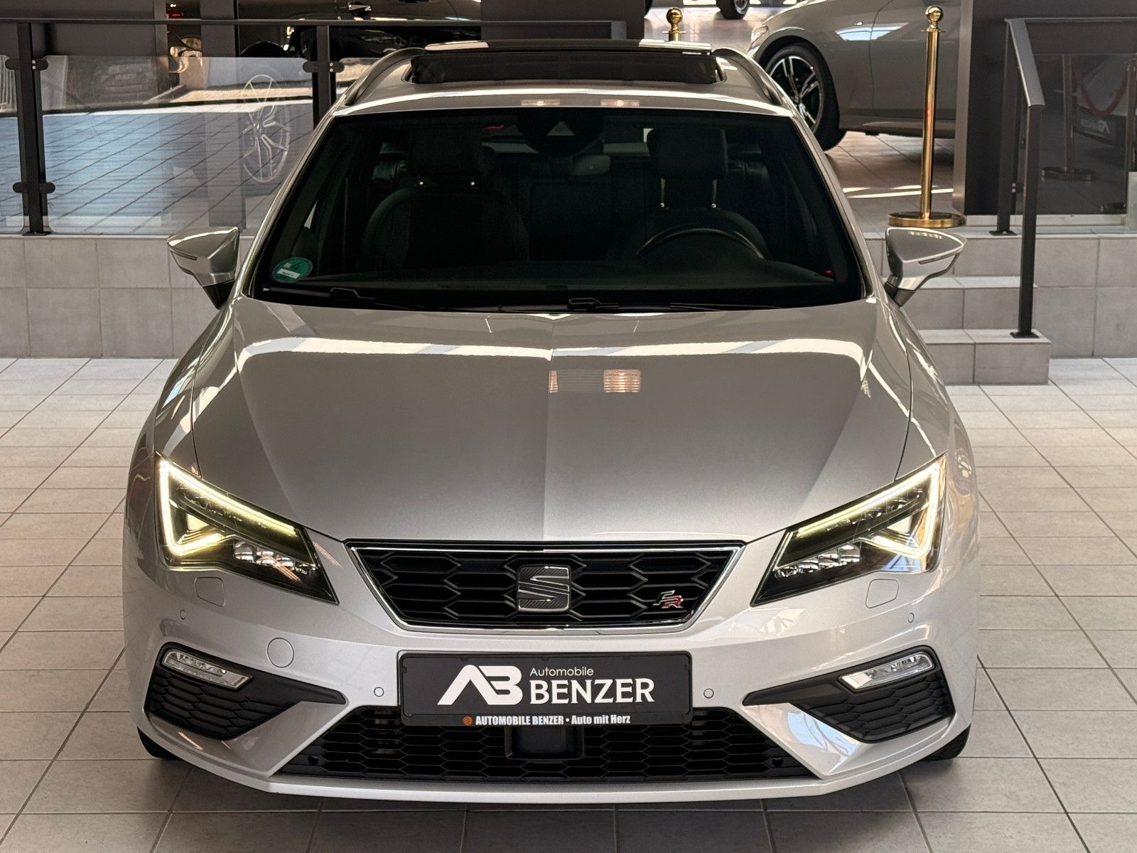 Fahrzeugabbildung SEAT Leon ST FR//ACC/LED/PANORAMA/APPLE-CAR/KAMERA