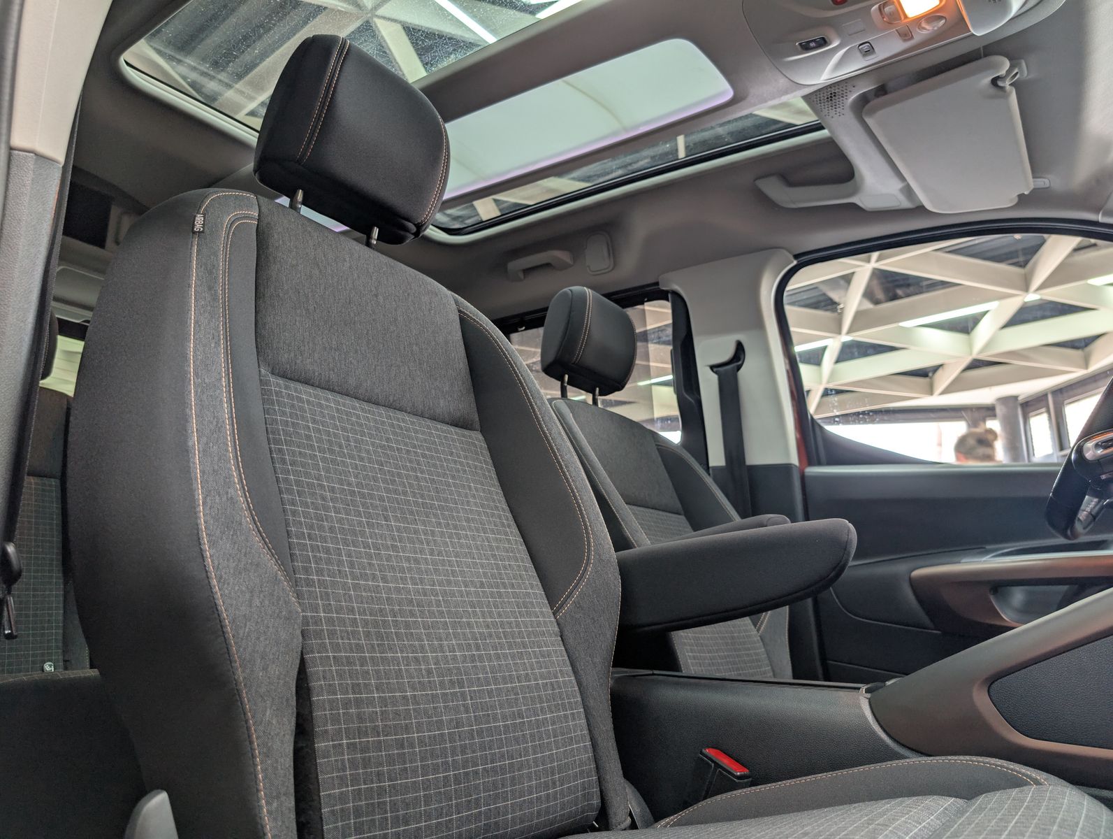 Fahrzeugabbildung Peugeot Rifter GT N1 L1 PANO XENON APP TEMP KAM ALU 17"