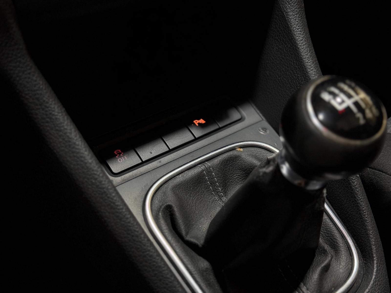 Volkswagen Golf 2011 — photo 11