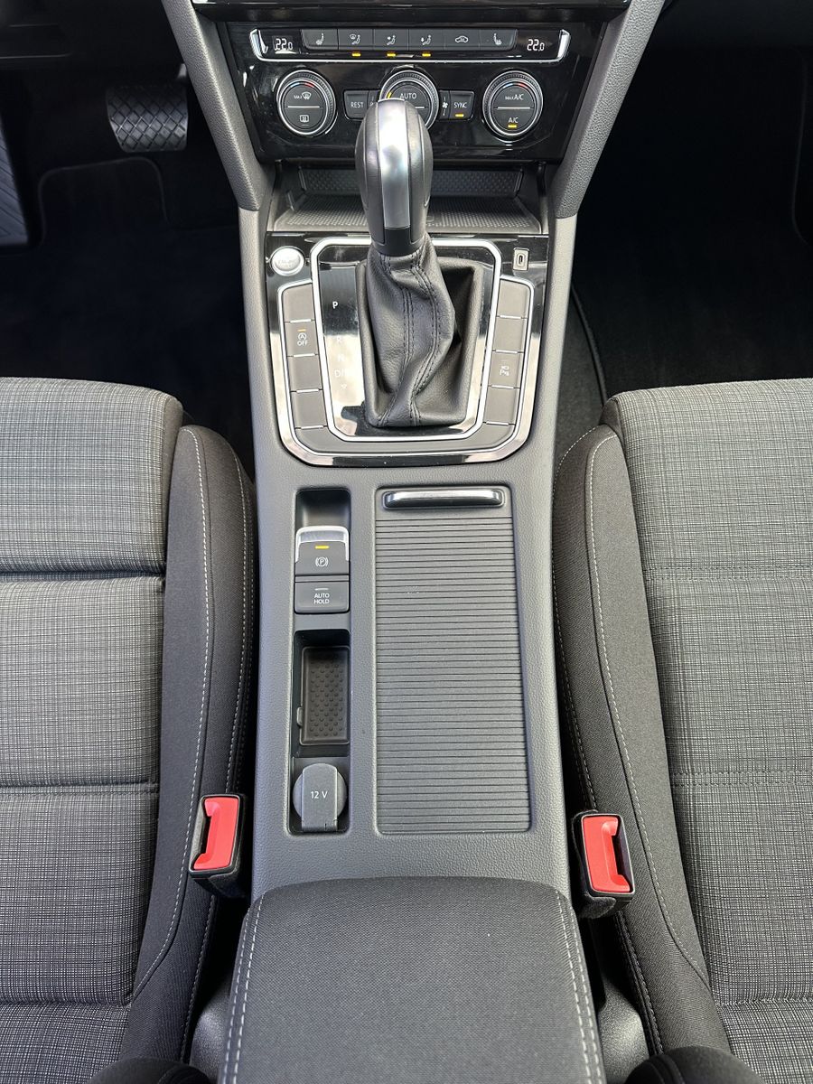 Fahrzeugabbildung Volkswagen Passat Variant 2.0 TDI DSG Business NAV+LED+ACC