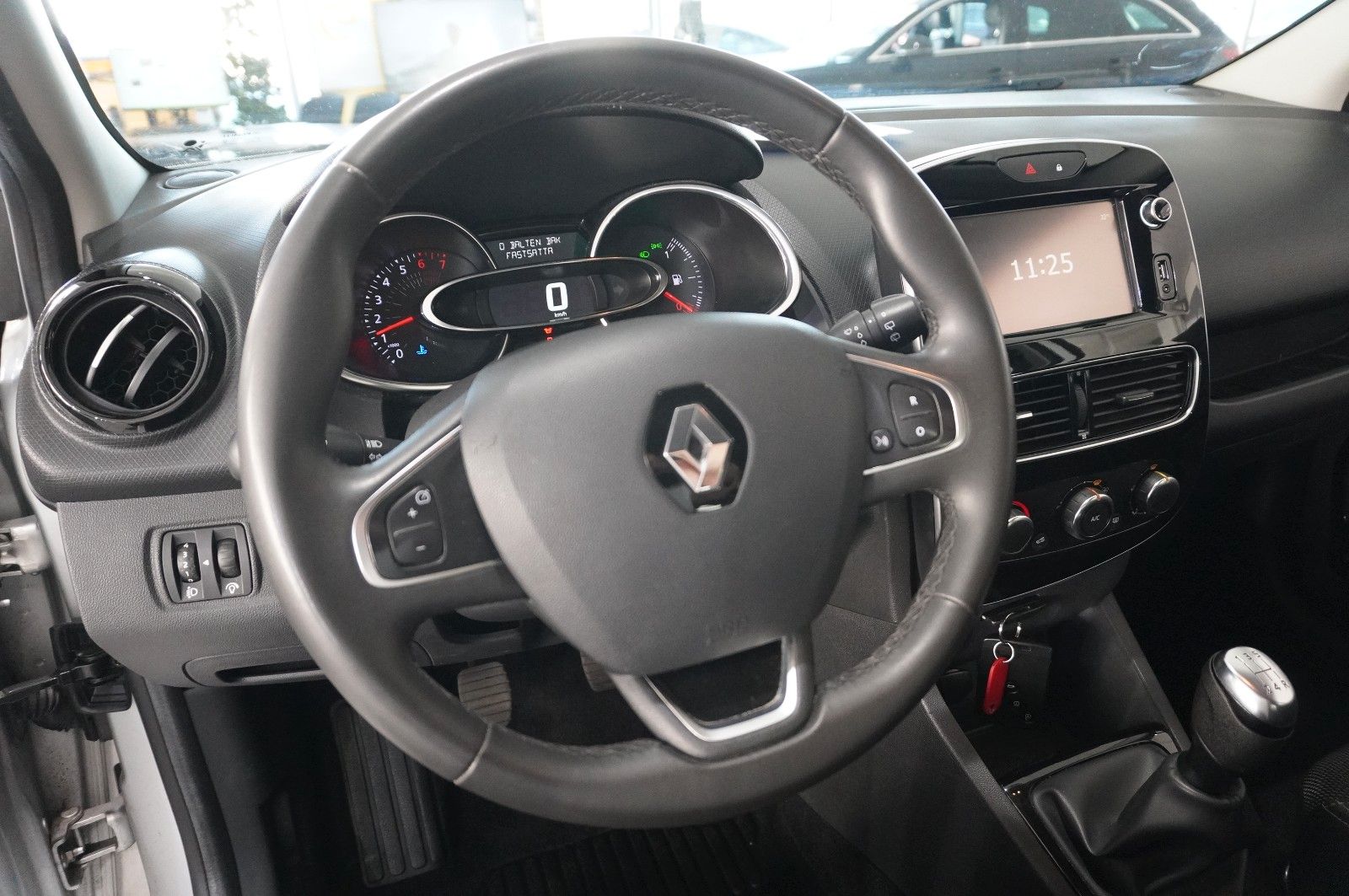 Fahrzeugabbildung Renault Clio IV 0.9 TCE LIM. ENERGY LED/SHZ/PDC/TEMP/DAB