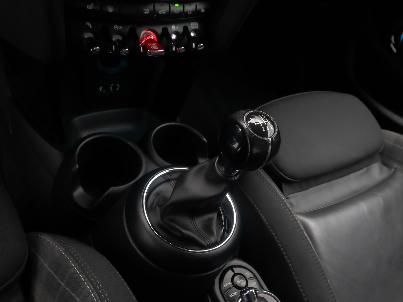 Fahrzeugabbildung MINI Cooper SD ACC HUD Kamera H/K Alarm Komfo