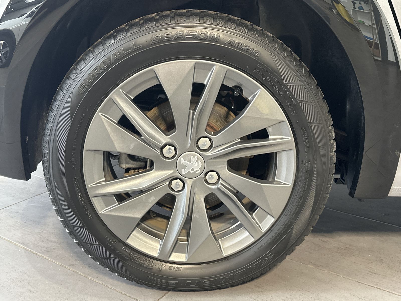 Fahrzeugabbildung Peugeot 208 e Allure 5-Türer NAV+LED+180°-KAMERA+SHZ+1HD