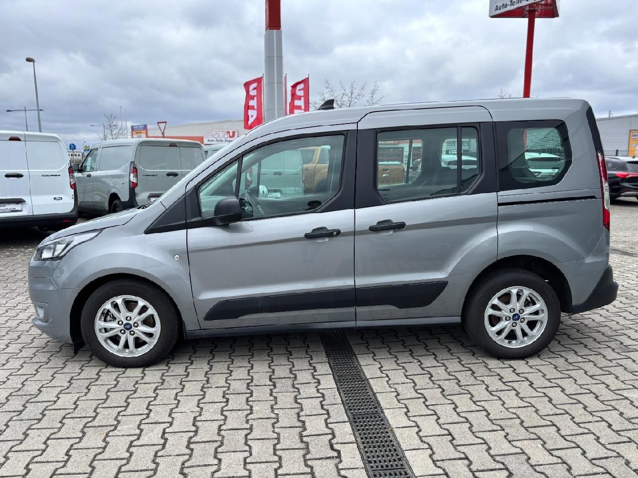 Fahrzeugabbildung Ford Tourneo Connect Kfz-St: 274€, 8566 BUT00172