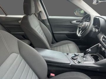 Alfa-Romeo Giulia - 3