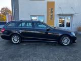 Mercedes-Benz E 220 T-Modell = Avantgarde - Schiebedach - Ahk= - gebrauchte Mercedes-Benz E 220 aus dem Jahr 2012