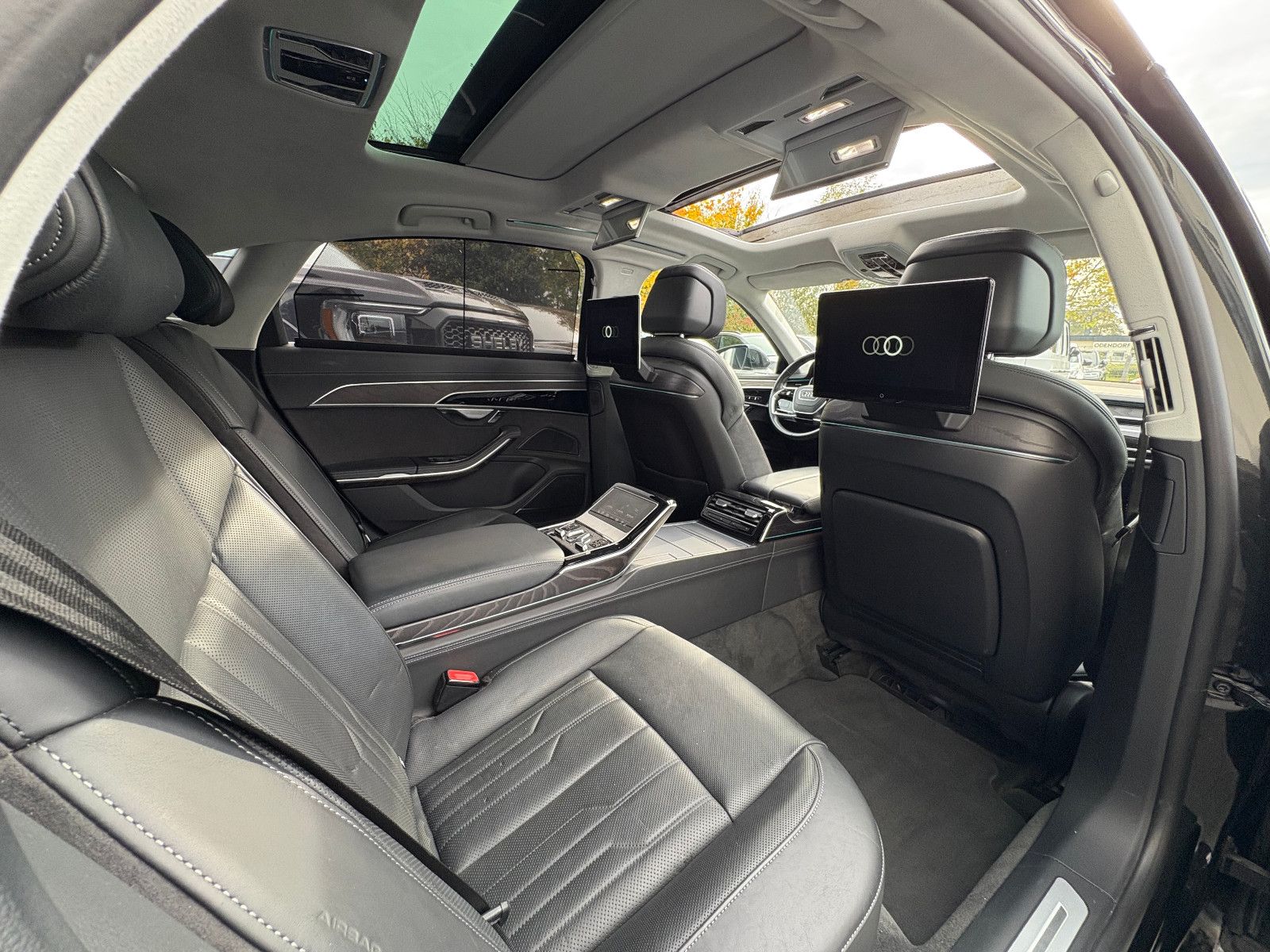 Fahrzeugabbildung Audi A8 60 TFSI e L quattro/Chauffeur-Paket/Fond-TV/