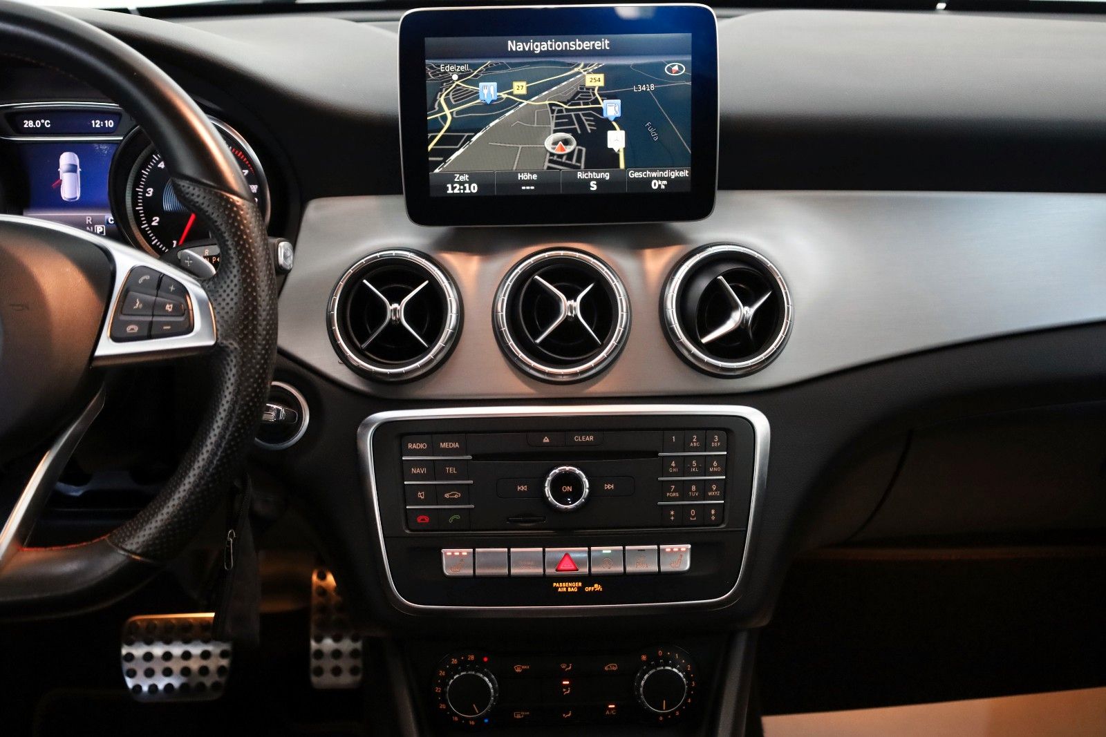 Fahrzeugabbildung Mercedes-Benz CLA 200 SB AMG Line TLeder,Navi,LED,SH,PDC,SR+WR