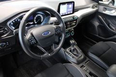 Fahrzeugabbildung Ford Focus Cool & Connect NAVI LED WinterPaket PDC
