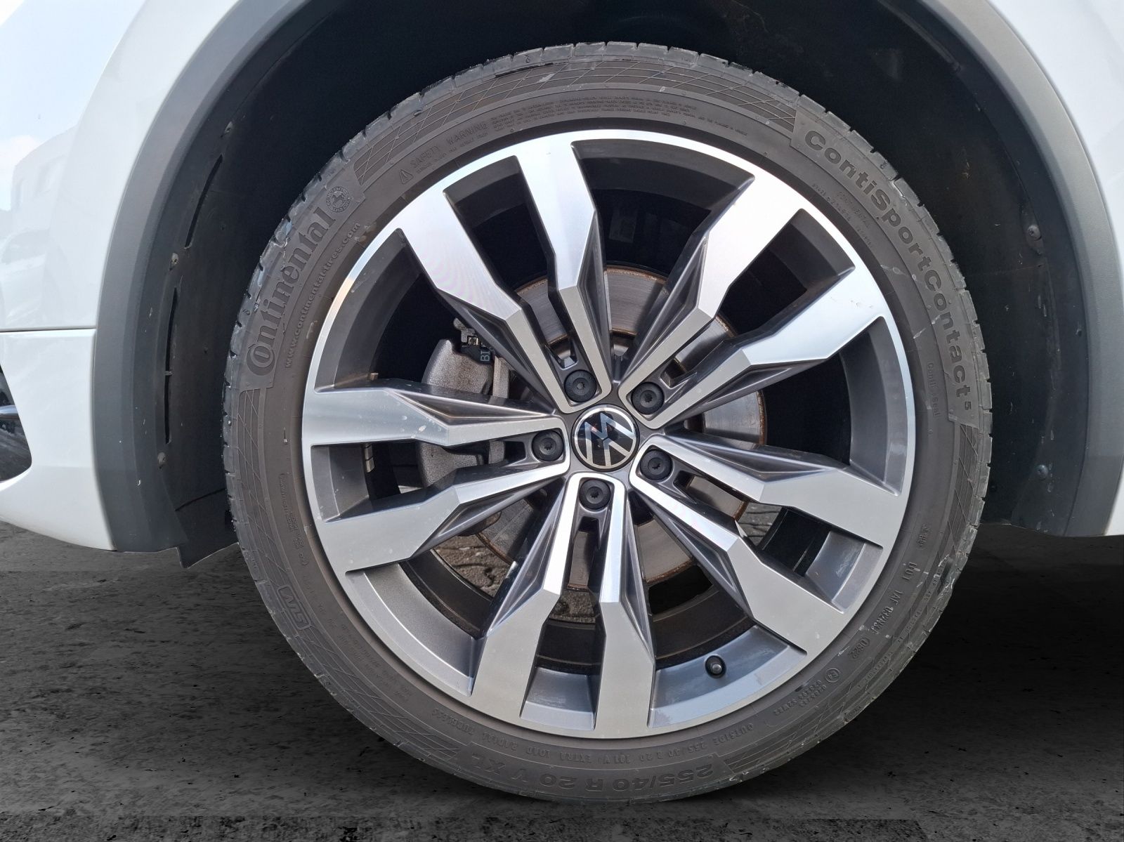 Fahrzeugabbildung Volkswagen Tiguan Allspace TSI R-Line DSG 4M Matrix Navi AI