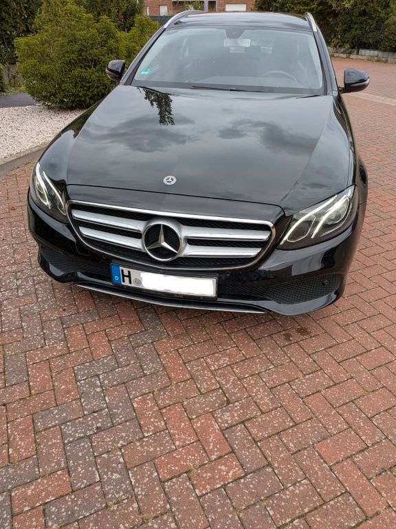 Image of Mercedes-Benz E 220