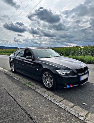 BMW 320i - E90 M Paket