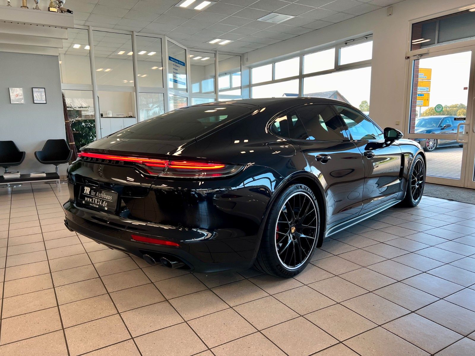 Fahrzeugabbildung Porsche Panamera GTS Panorama, ACC, Hinterachslenkung