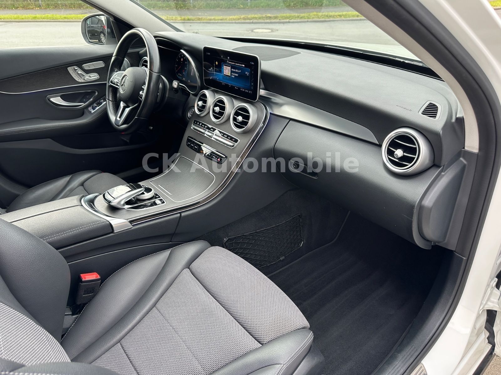 Fahrzeugabbildung Mercedes-Benz C300d T 4Matic Avantgarde/Burmeste/Navi/LED/360°