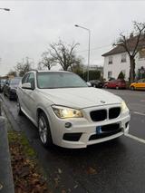 BMW X1 20i - BMW 1er Reihe mit Benzin-Antrieb: Geländewagen