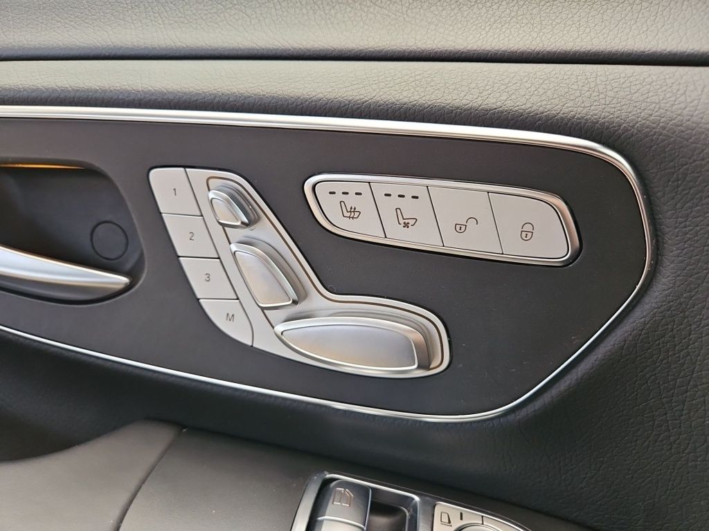 Fahrzeugabbildung Mercedes-Benz V 300 EXCLUSIVE ED lang 4x4 AMG AIRMATIC 6x SHZ