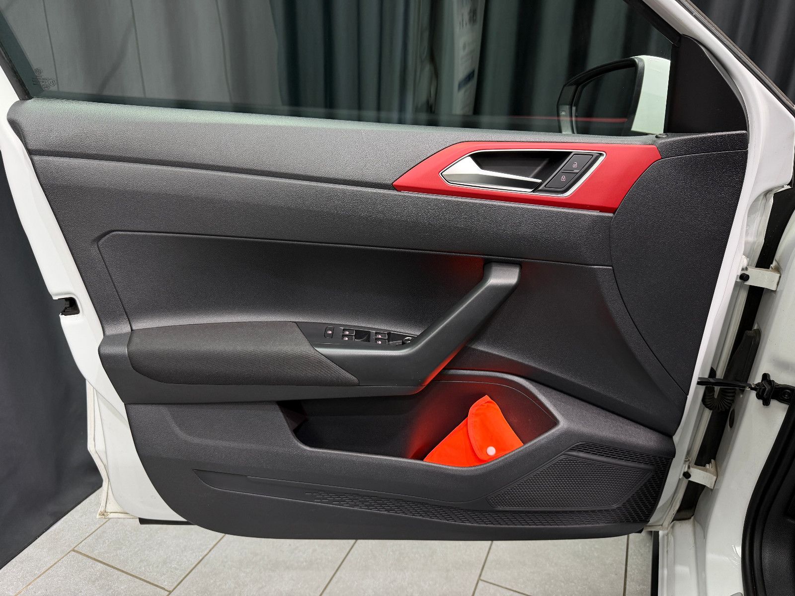 Fahrzeugabbildung Volkswagen Polo VI 2.0 TSI GTI |DSG|AUTOMATIK|LED