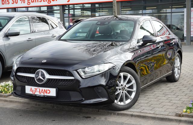 Mercedes-Benz A180 Progresive Klimaaut. Navi AHK Sitzheizung