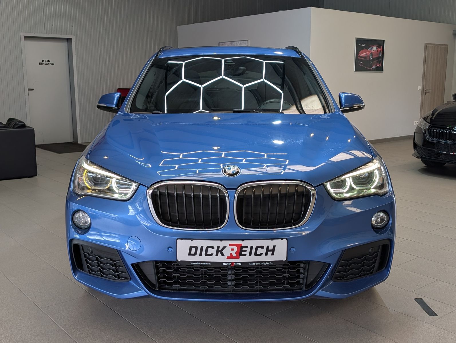 Fahrzeugabbildung BMW X1 20d xD M-Sport LED H&K Cam HUD Pano AHK 19"