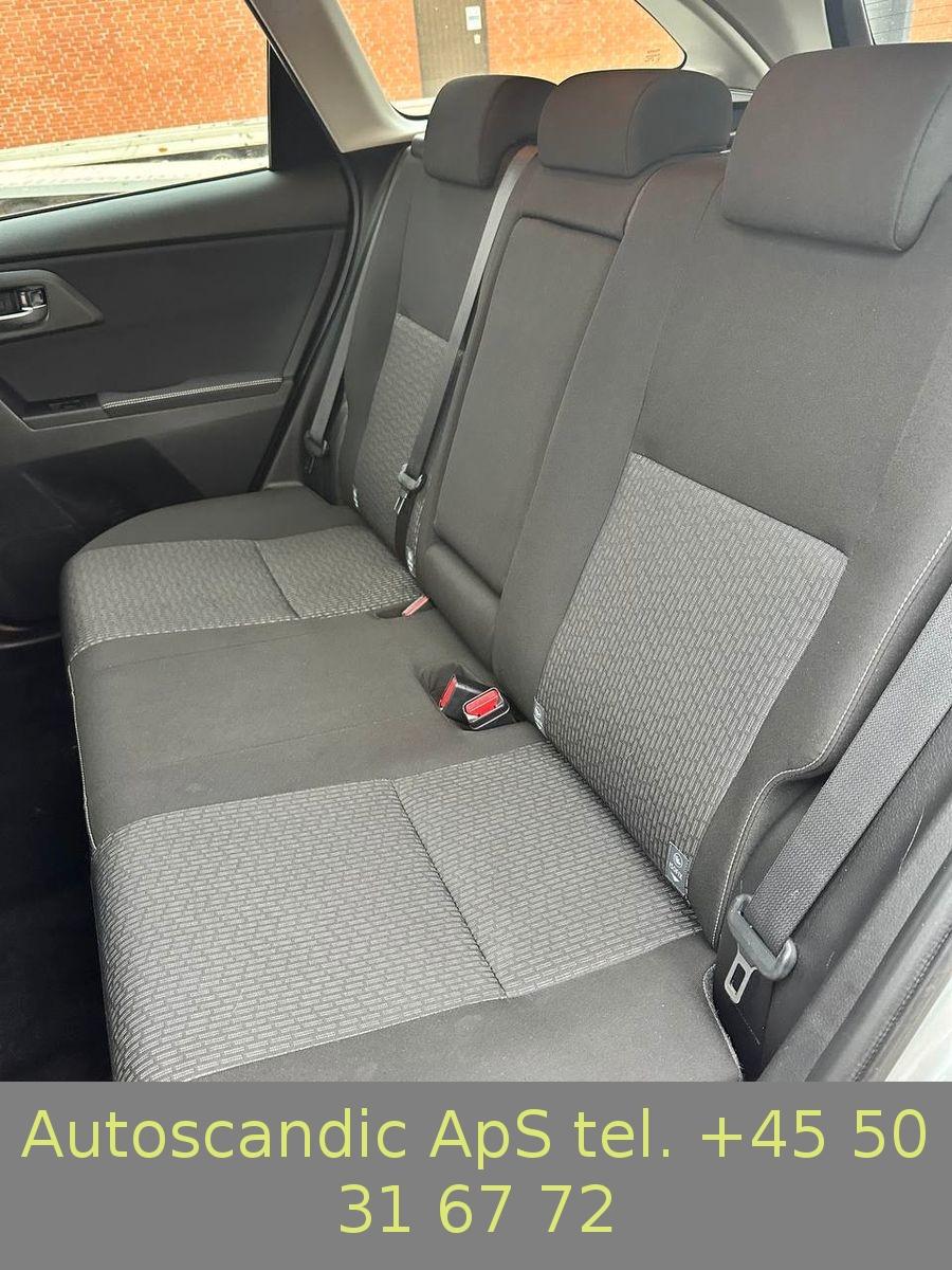Toyota Auris 2014 — photo 30