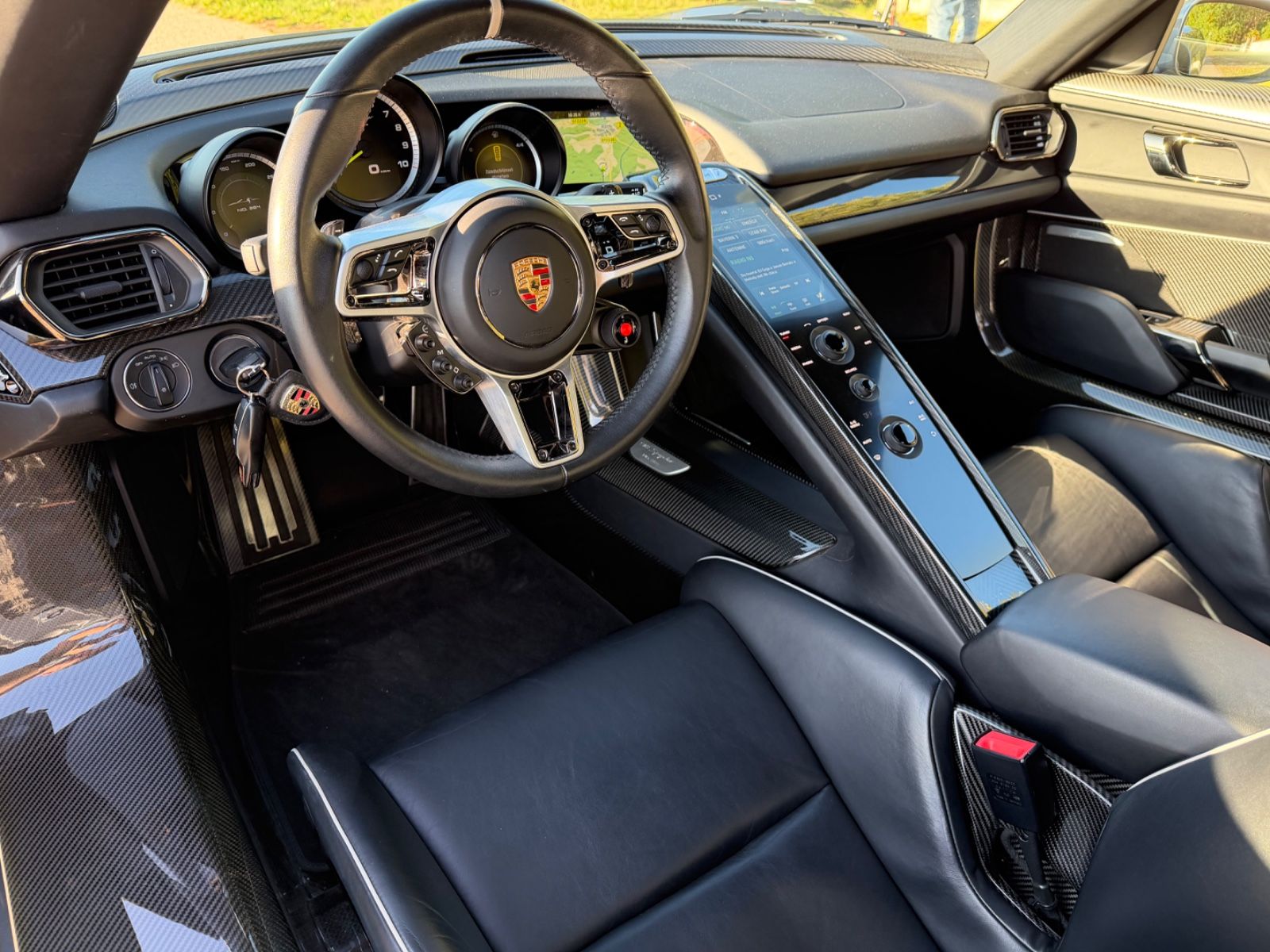 Porsche 918 Spyder METEORGRAU  LIFT 13