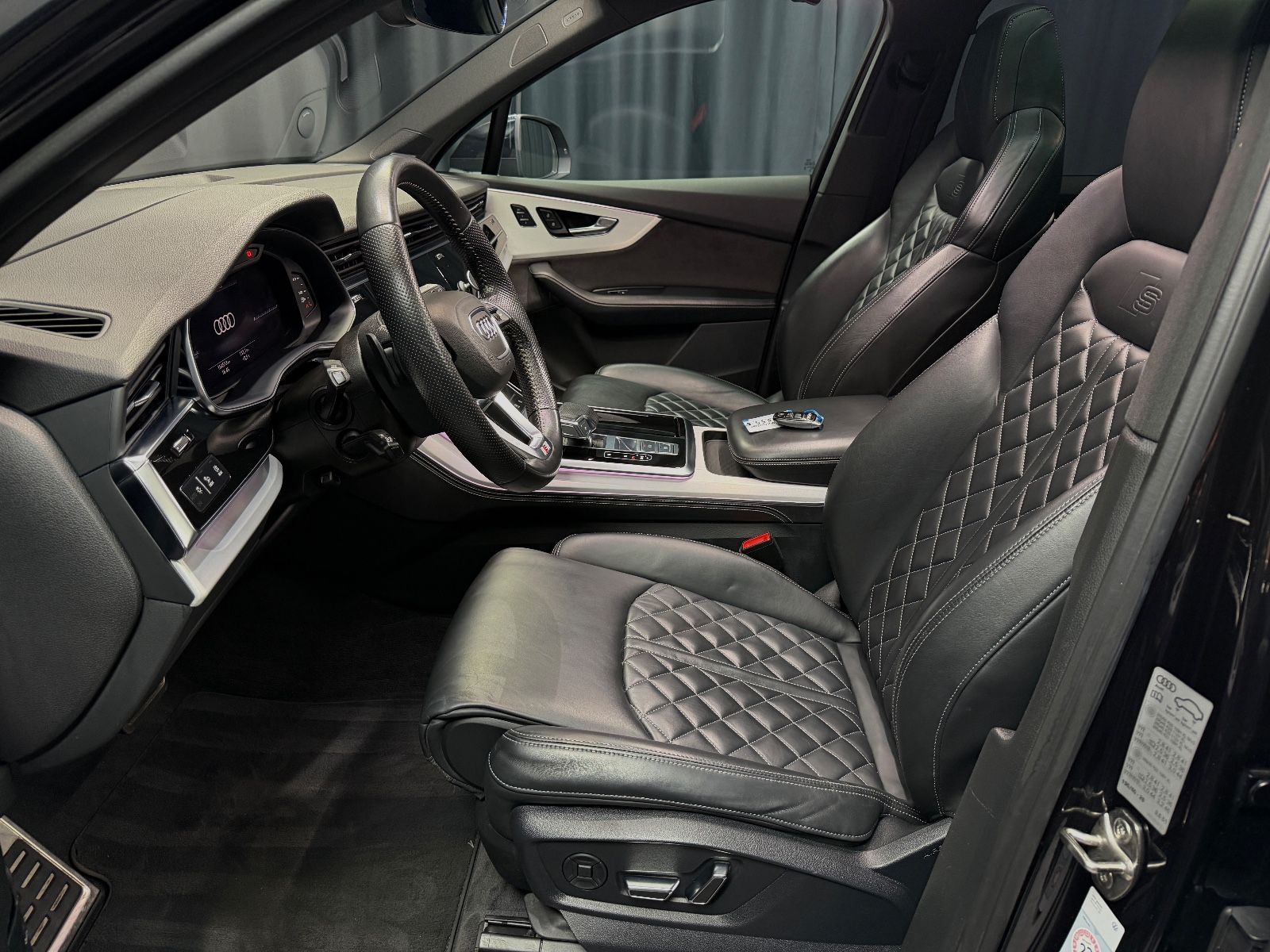 Fahrzeugabbildung Audi SQ7 4.0 TDI quattro|3D BANG&OLUFSEN|PANORAMA|AHK