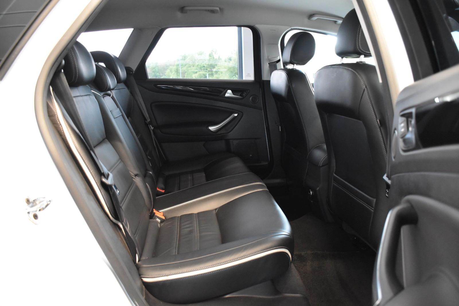 Ford Mondeo 2014 — photo 22