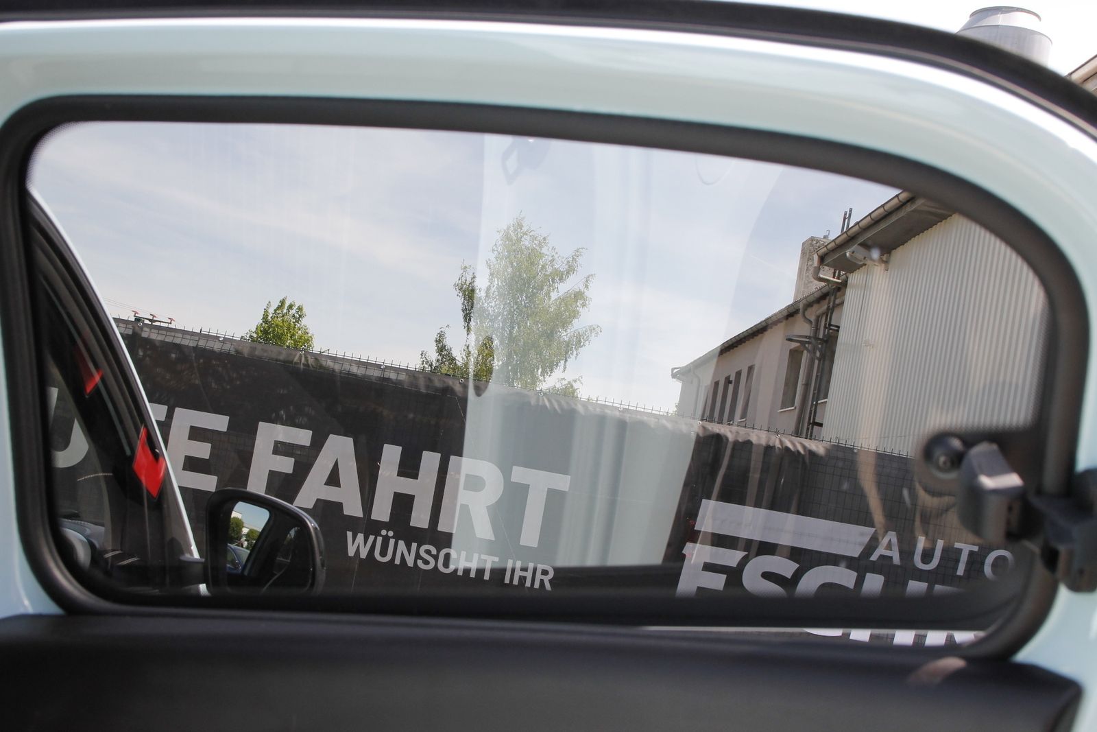 Fahrzeugabbildung Renault Twingo E-TECH elektrisch Techno