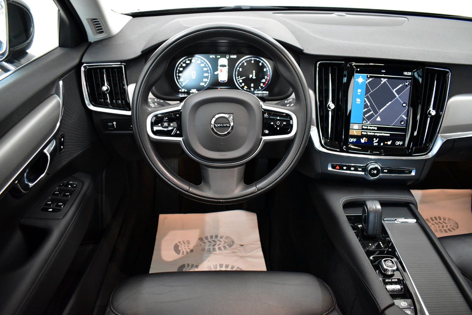 Fahrzeugabbildung Volvo V90 Momentum Pro Leder,Navi,Kamera,Panorama,AHK