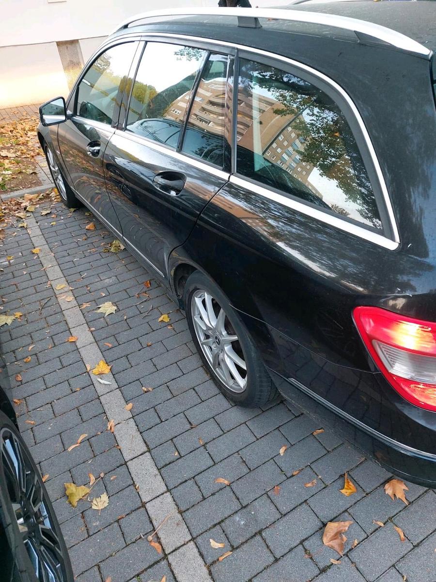 Mercedes-Benz C200 2010 — interior