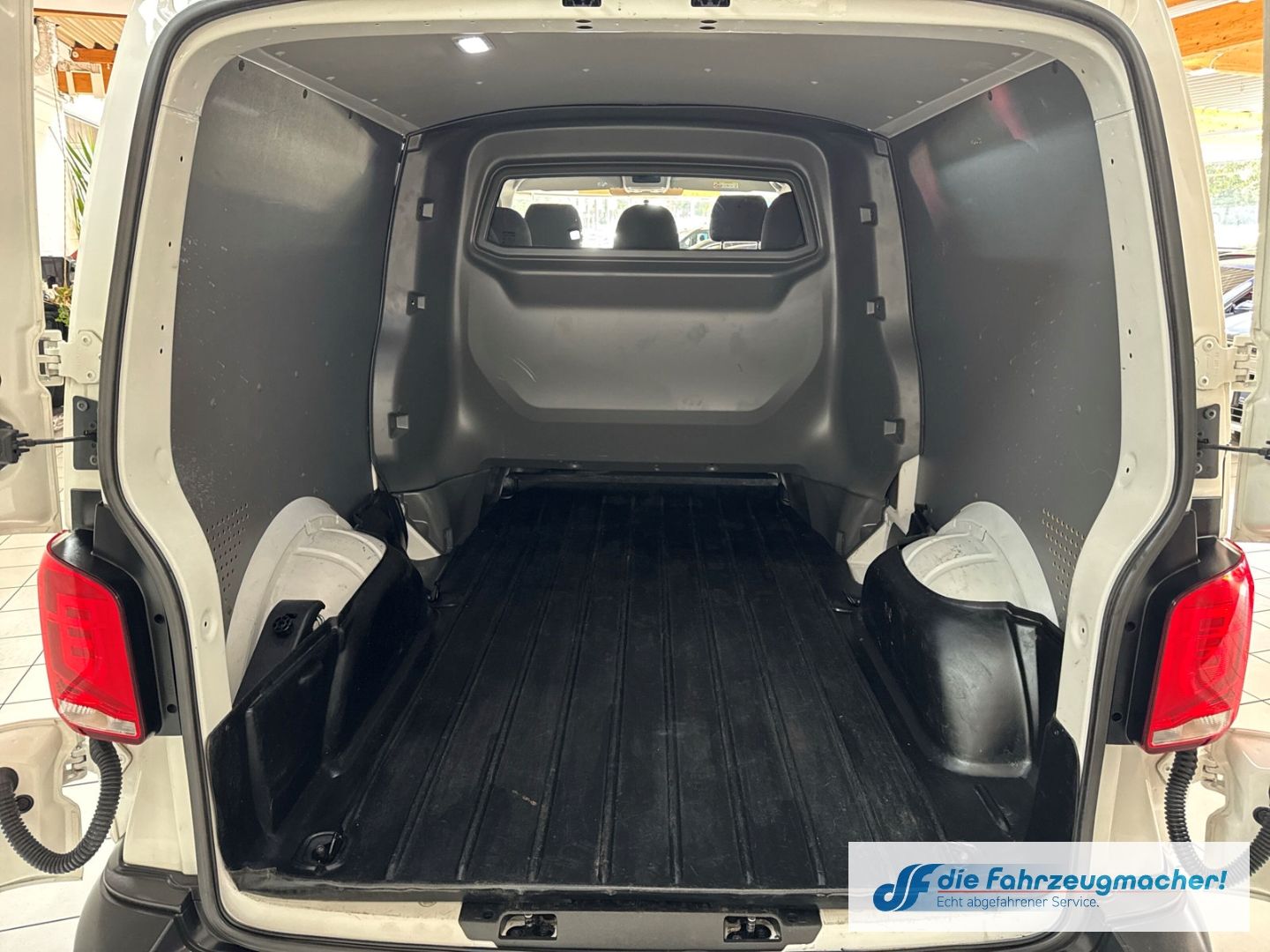 Fahrzeugabbildung Volkswagen T6.1 Transporter DSG MIXTO DOKA  lang 4Motion 2.