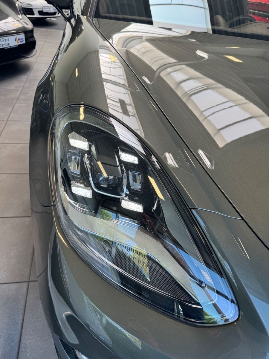 Fahrzeugabbildung Porsche Panamera Sport Turismo 4 E-Hybrid Platinum Editi