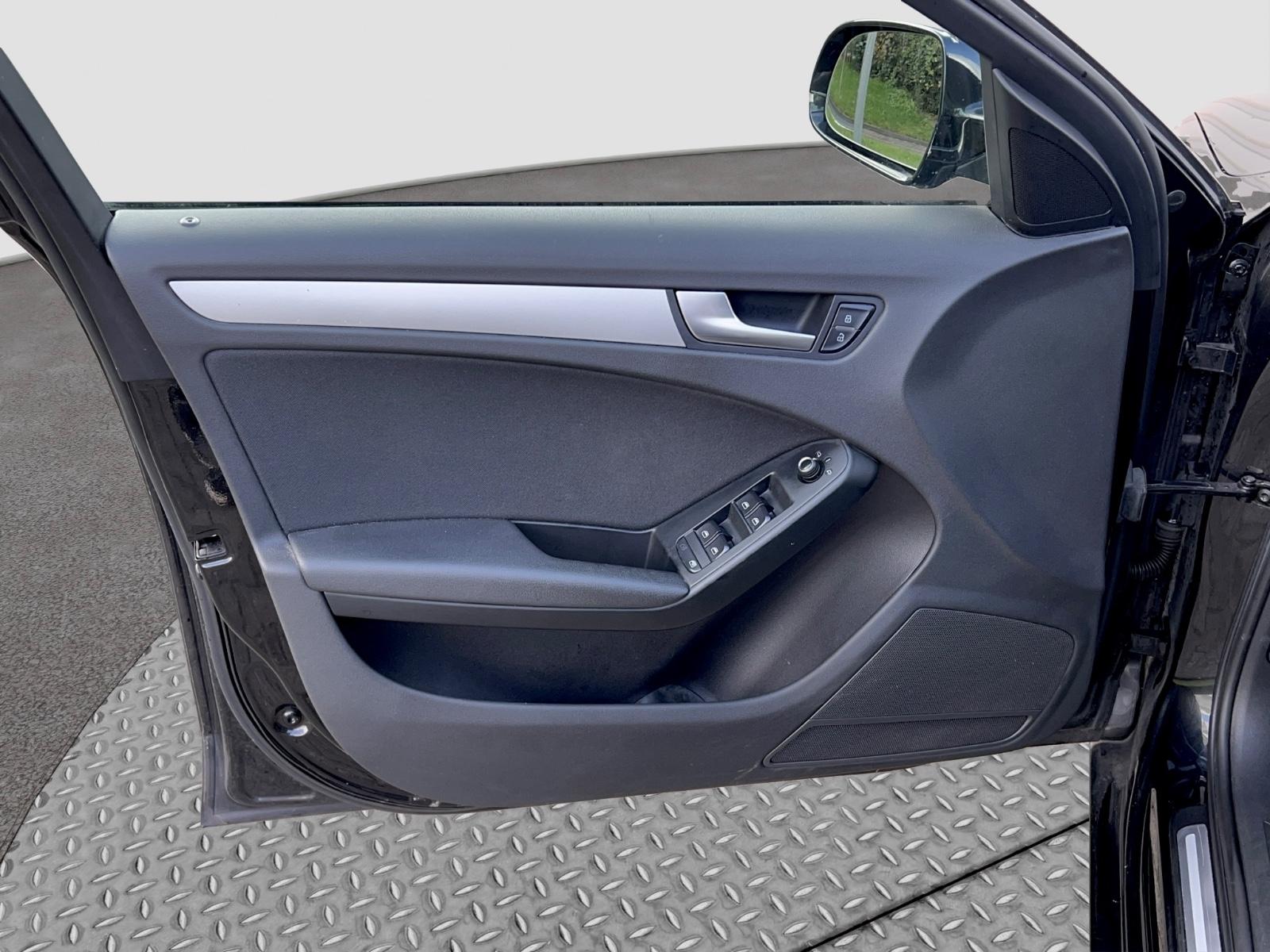 Audi A4 2009 — photo 10