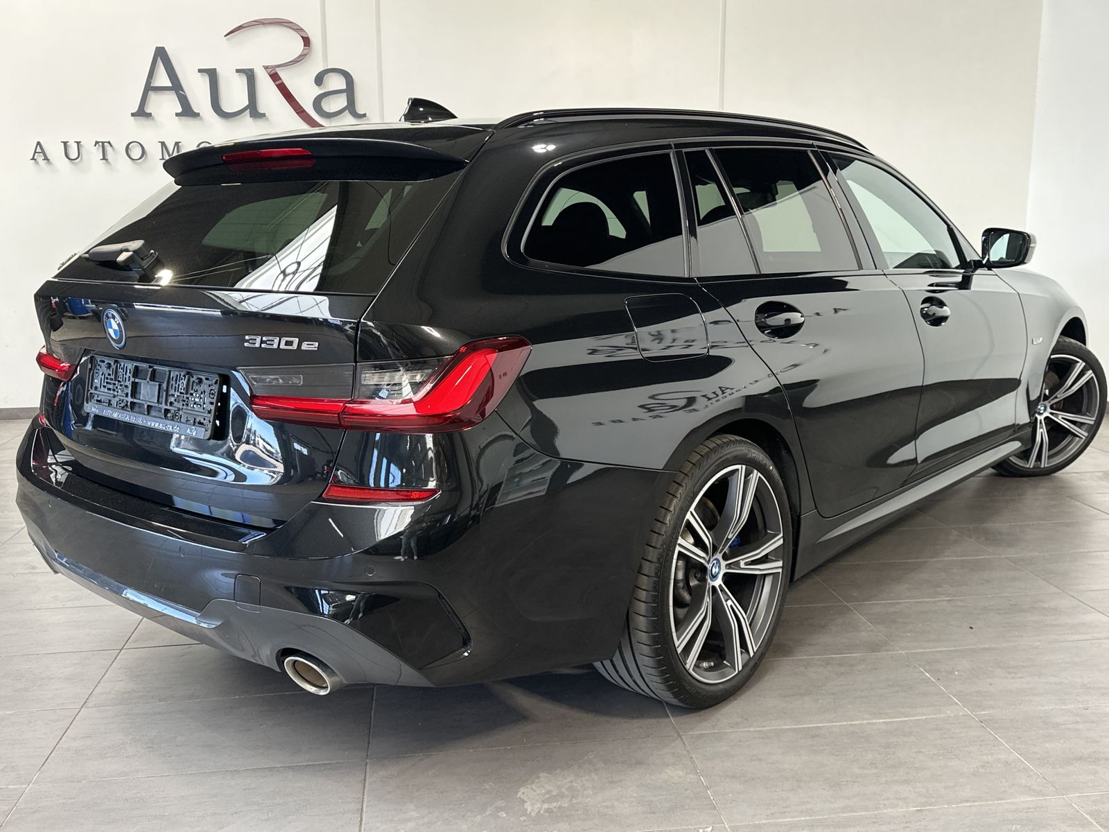 Fahrzeugabbildung BMW 330e Touring M-Sport NAV+LASER+AHK+HEAD-UP+19ZO