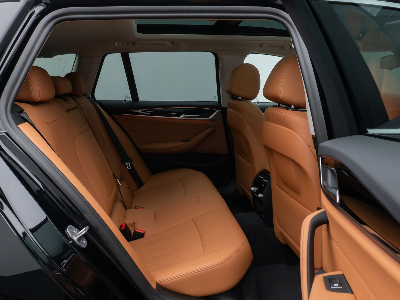 Fahrzeugabbildung BMW 520d Panorama Kamera DAB HiFi AHK M Sport Alarm