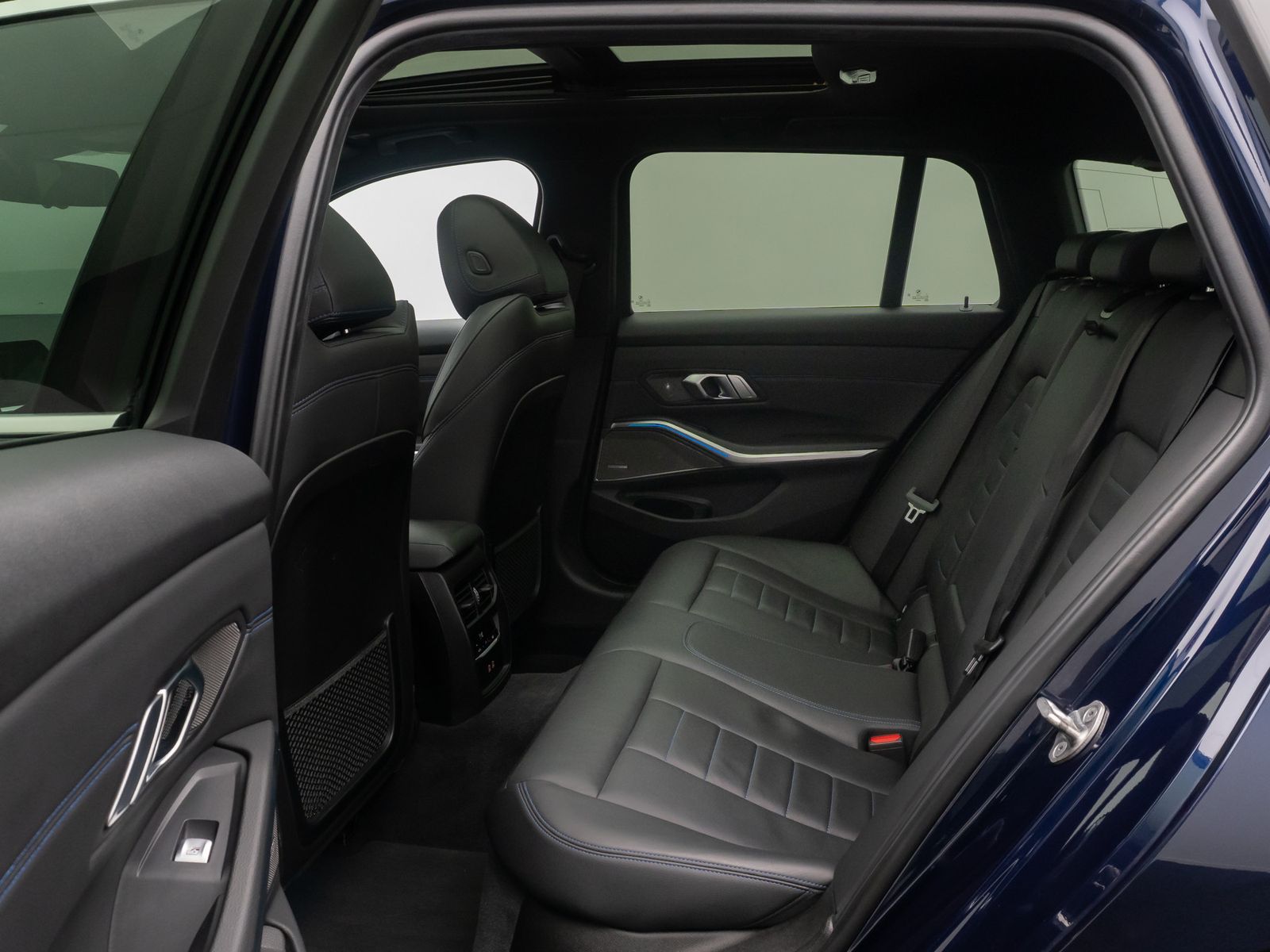 Fahrzeugabbildung BMW 330e xD M Sport 360&deg; HUD Panorama Individual 19"