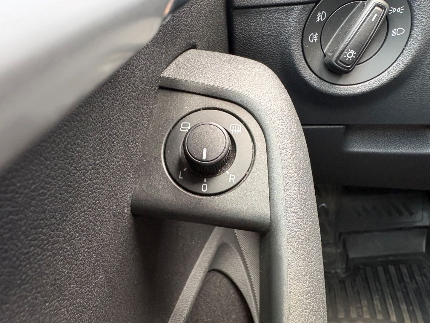 Fahrzeugabbildung SKODA Octavia Drive TotWinkAss Allwetter AppleCarPlay