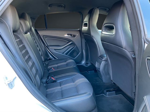 Mercedes-Benz CLA 180 Shooting Bra