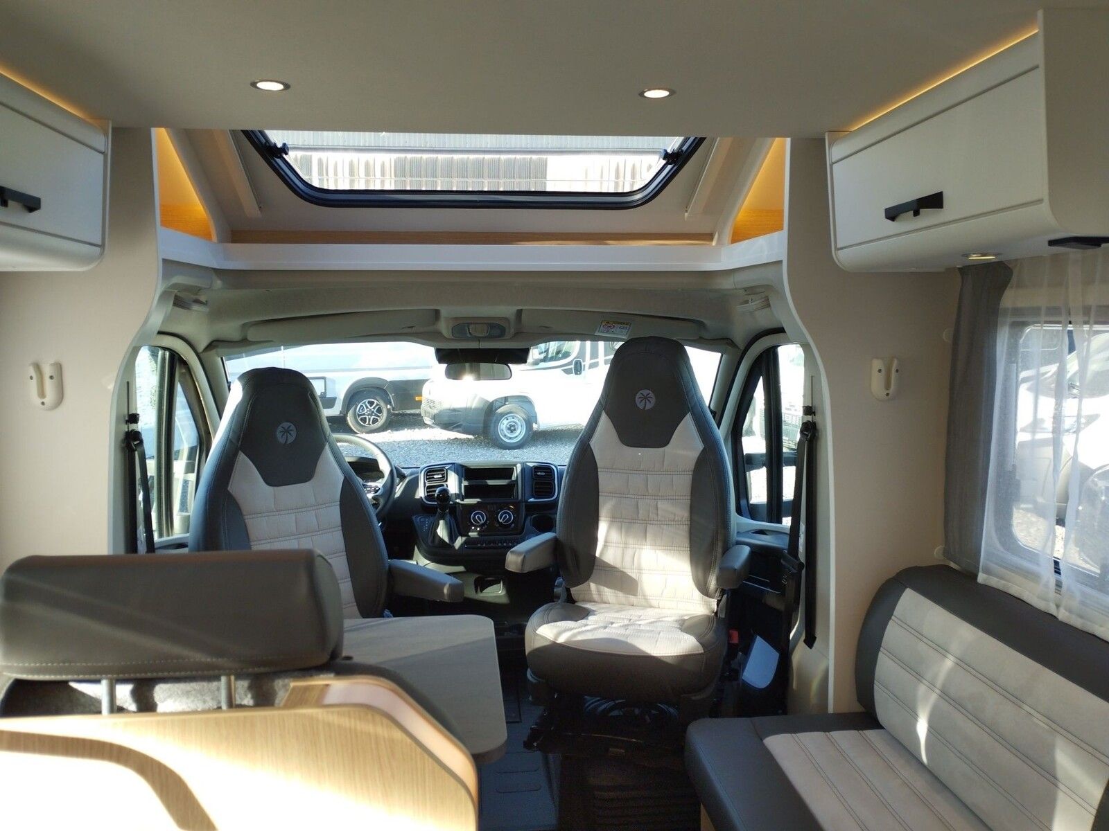 Fahrzeugabbildung Sunlight Adventure T 67 Automatik, Dörr Edition, TV