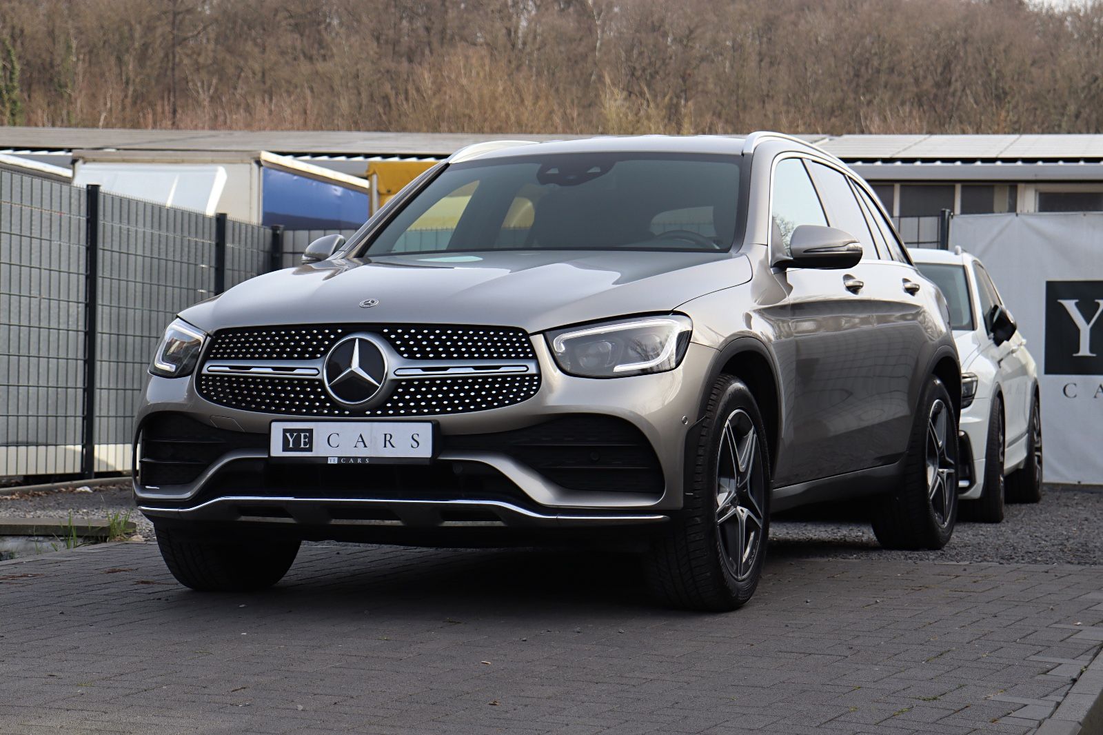 MERCEDES-BENZ GLC 200 d 4 M. AMG Line *MULTI-BEAM*NAVI*RFK*