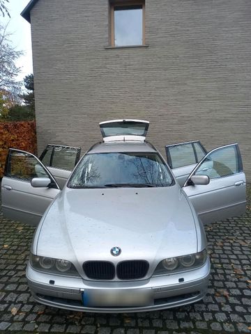 BMW 520i touring  Facelift TÜV Leder AHK