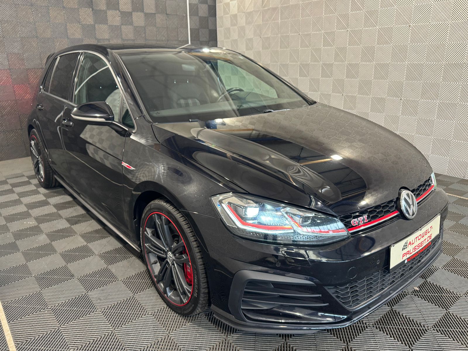 Gebrauchtwagen Volkswagen Golf Golf VII Lim.*GTI PERF*LED-PERF.AGA-ACC-R.KAM-18 in Horb am Neckar