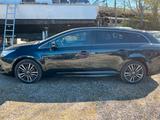 Toyota Avensis 1,8 - Toyota Avensis mit Benzin-Antrieb: Kombi, 1.8