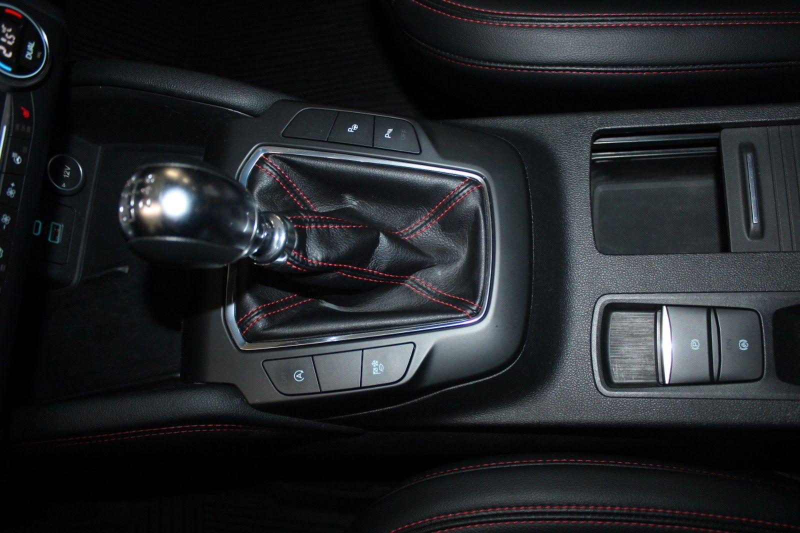 Fahrzeugabbildung Ford Kuga ST-Line X LED AHK ACC HUD 2xCAM WinterPaket