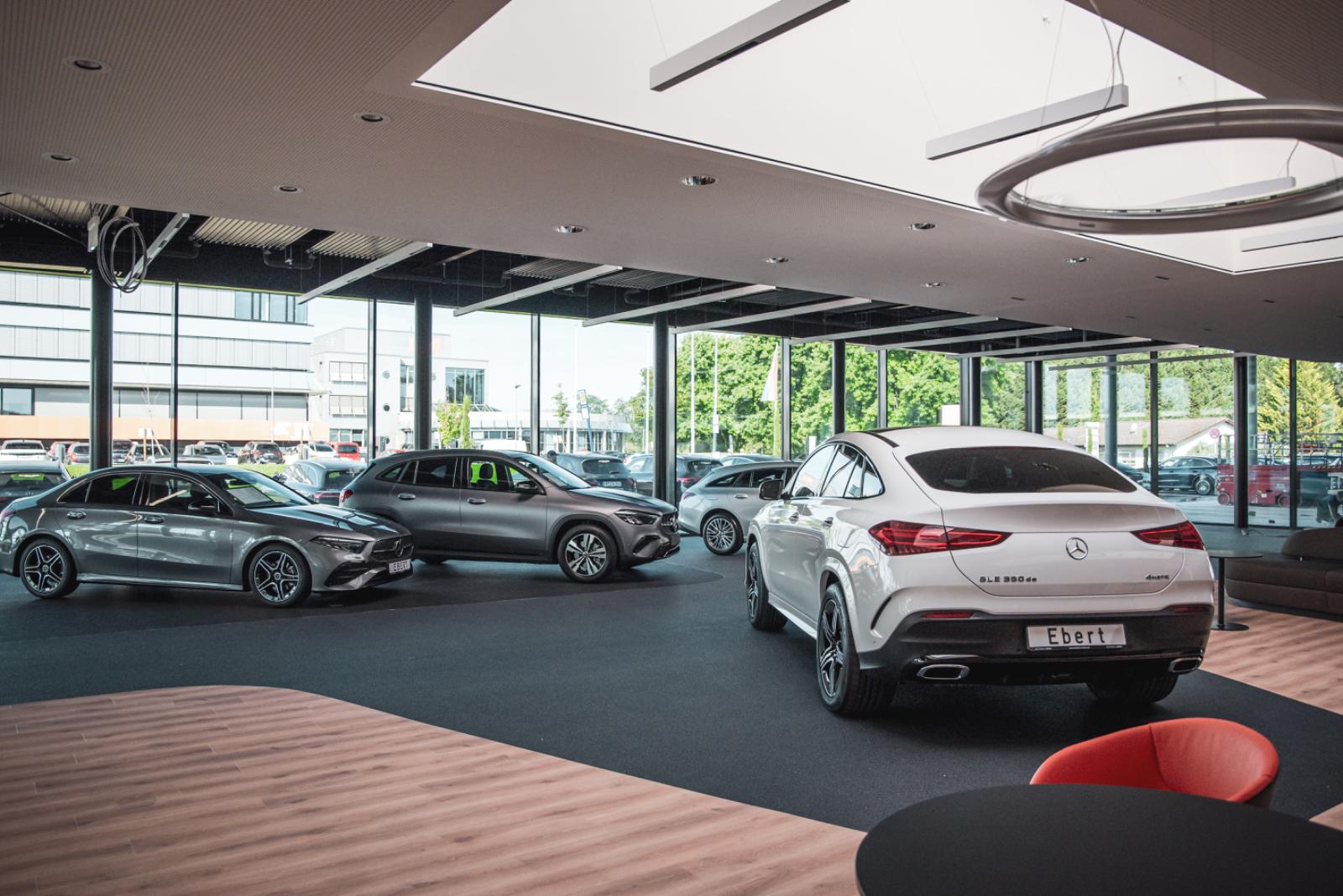 showroom-image-top