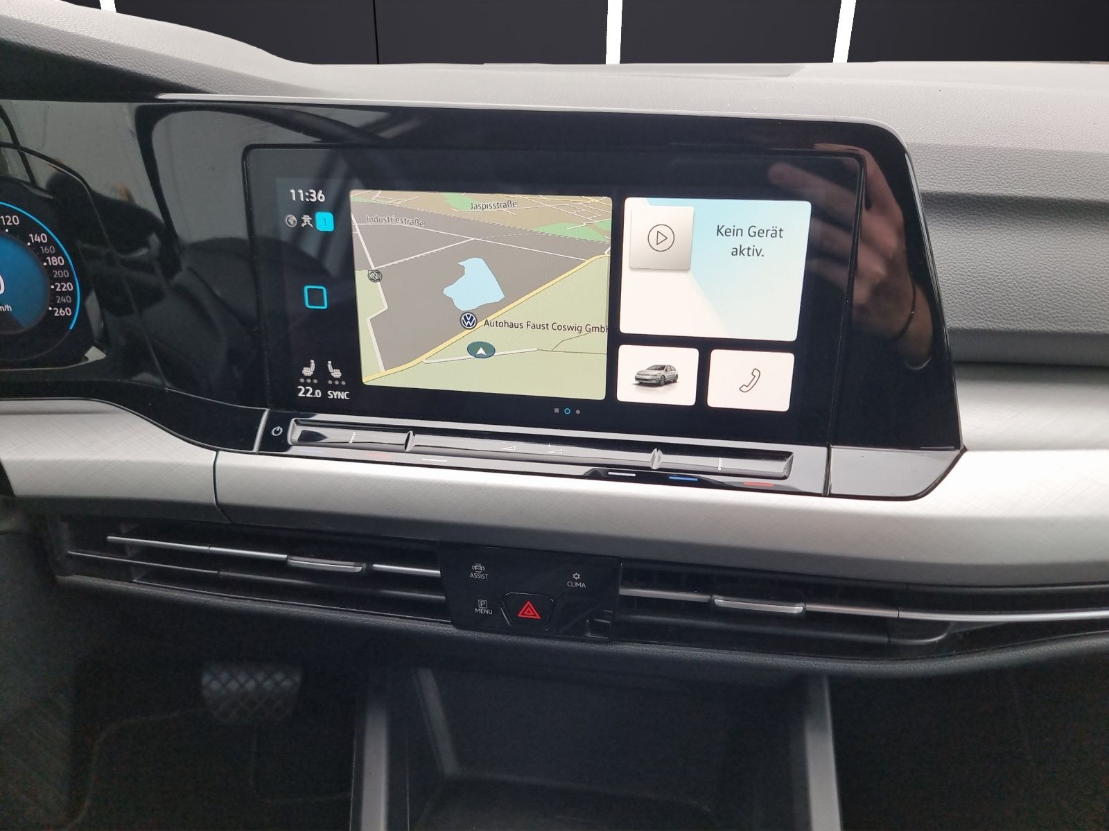 Fahrzeugabbildung Volkswagen Golf VIII Variant Business TDI DSG LED ACC SHZ P