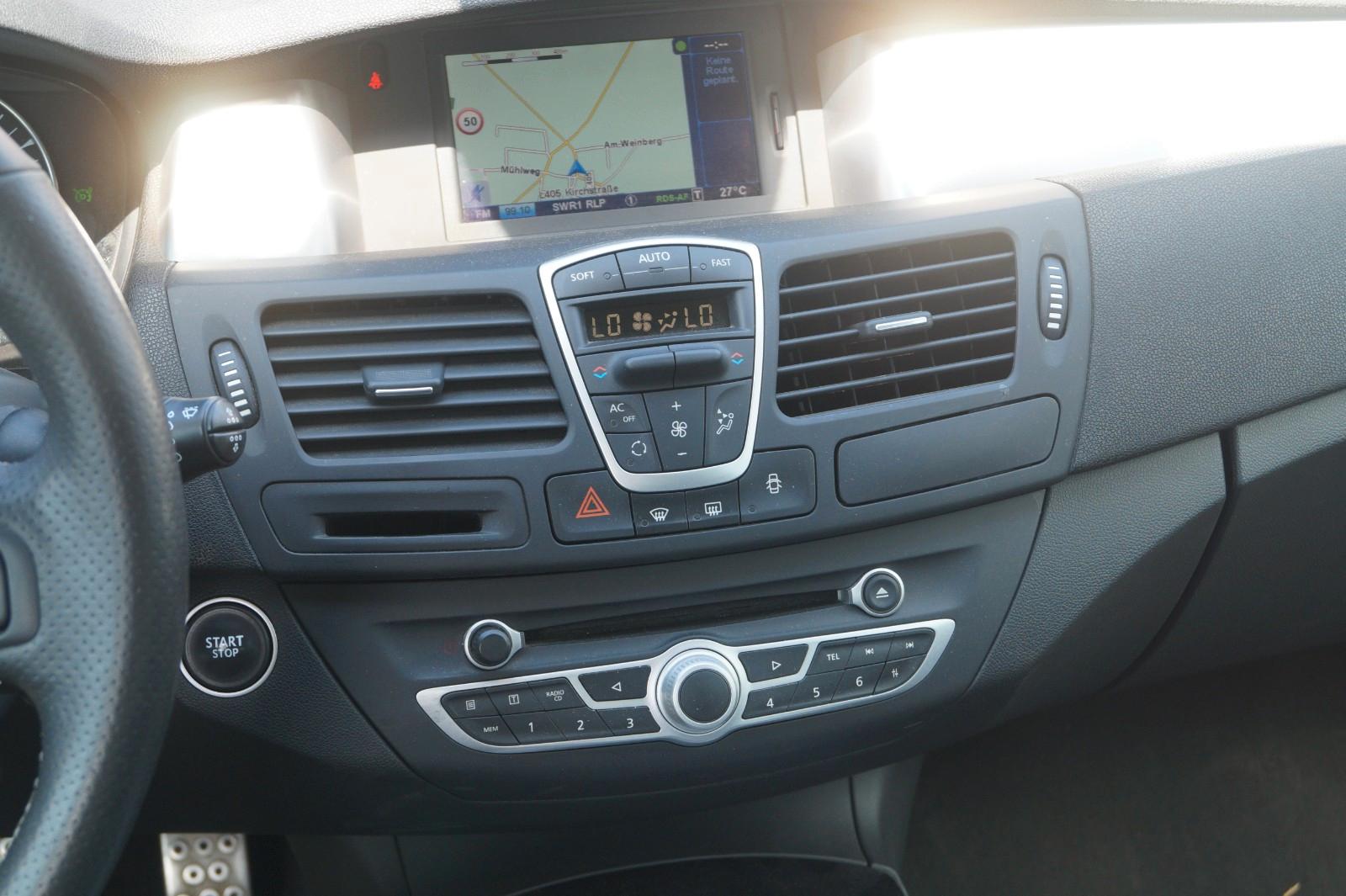Renault Laguna 2010 — photo 16