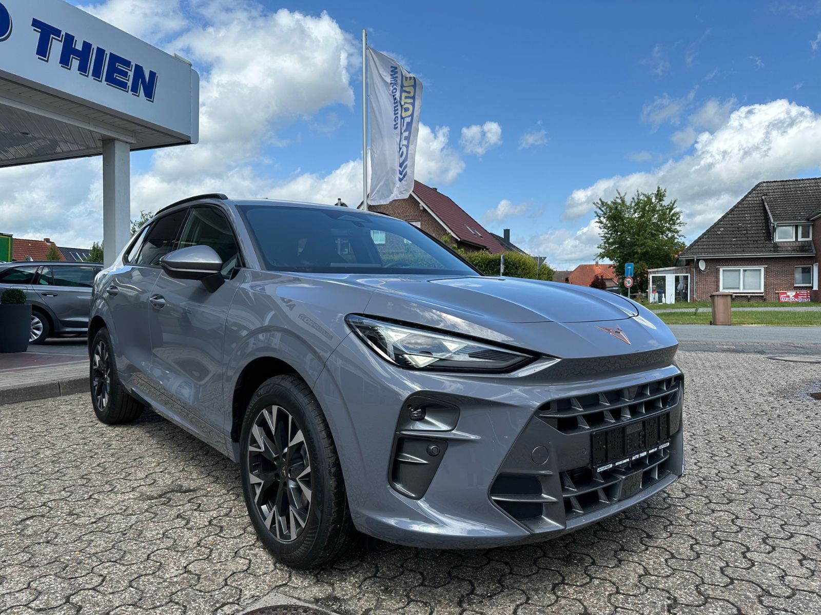 Fahrzeugabbildung CUPRA Terramar 1.5 eTSI DSG AHK/Navi/LED/ACC/18"