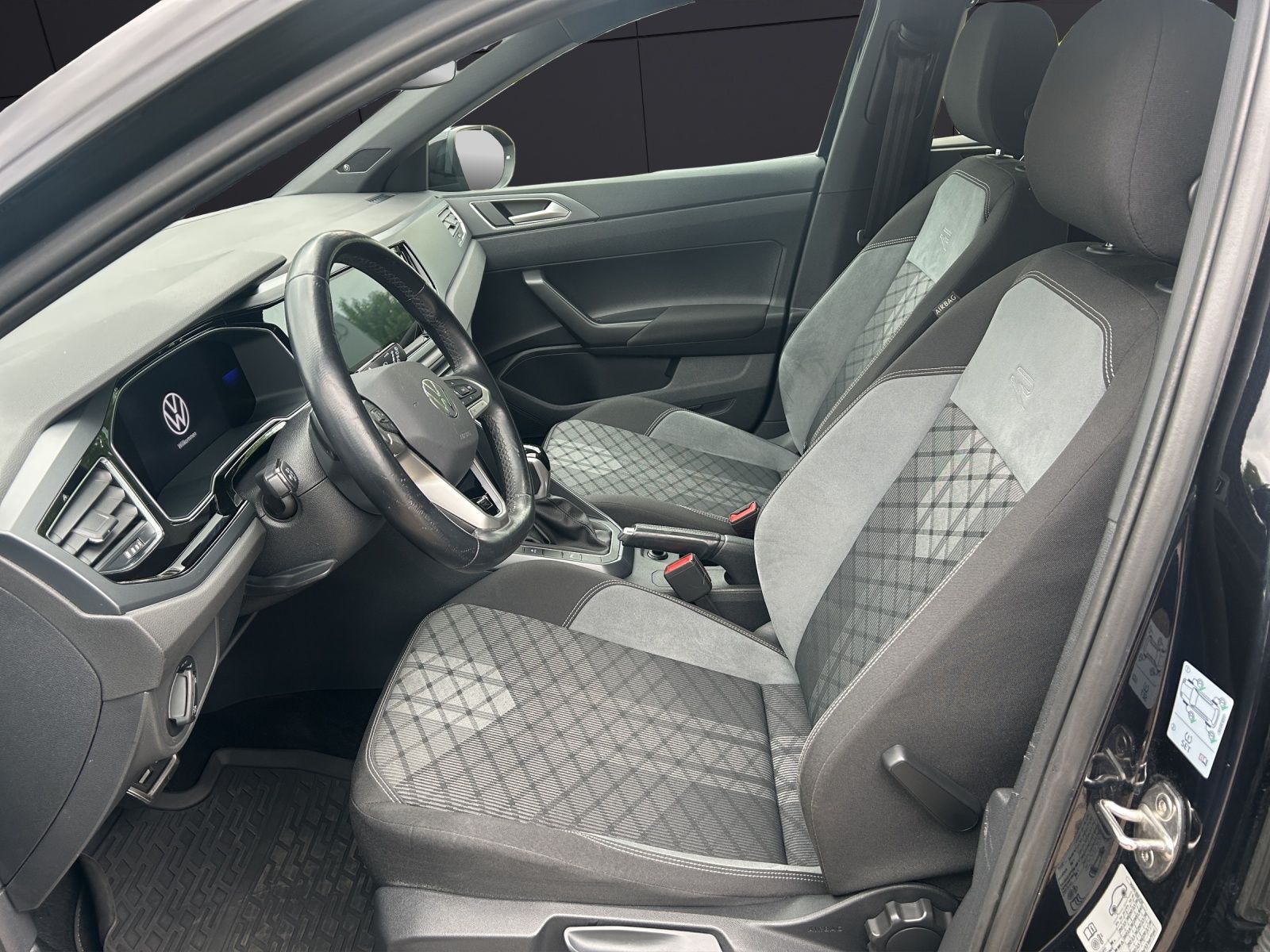 Fahrzeugabbildung Volkswagen Taigo R-Line 1.5 TSI DSG Matrix Navi ACC SHZ Bea