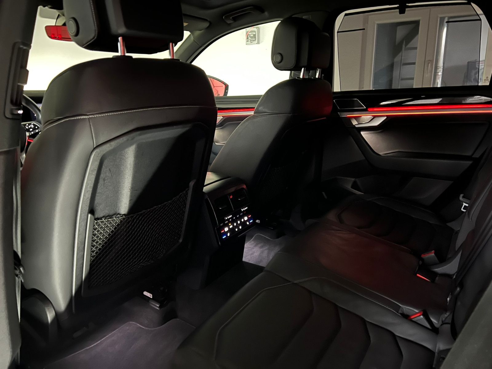 Fahrzeugabbildung Volkswagen Touareg R-LINE 4Motion/MASSAGE/ACC/AHK/INNOVIS.